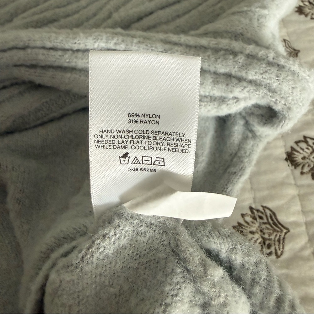 Express Sweater - Picture 4 of 4